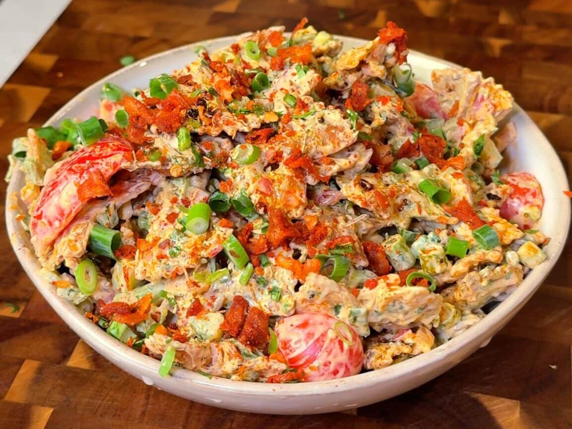 Crispy pasta salad with fresh vegetables and a creamy dressing